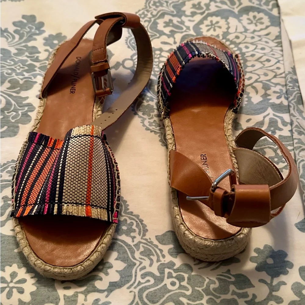 Donald J. Pliner Women's Rowen Espadrilles Sandals size 9.5 (new)